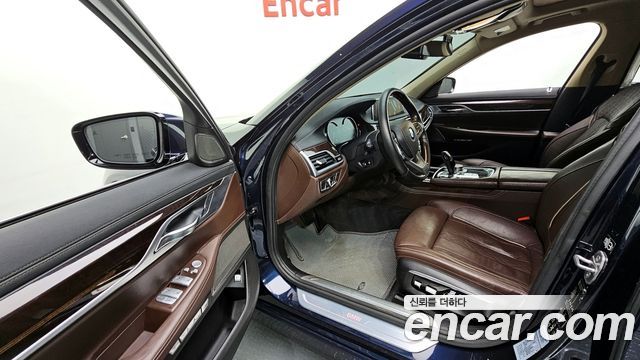 BMW 7-Series 2016 — photo 10