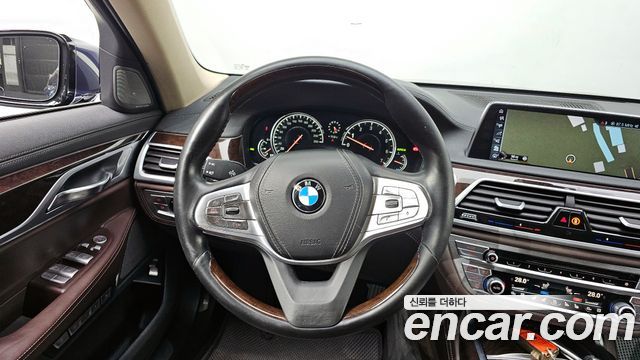 BMW 7-Series 2016 — photo 13