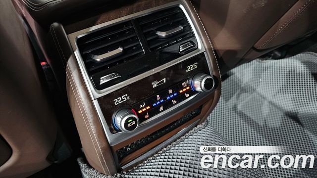 BMW 7-Series 2016 — photo 17