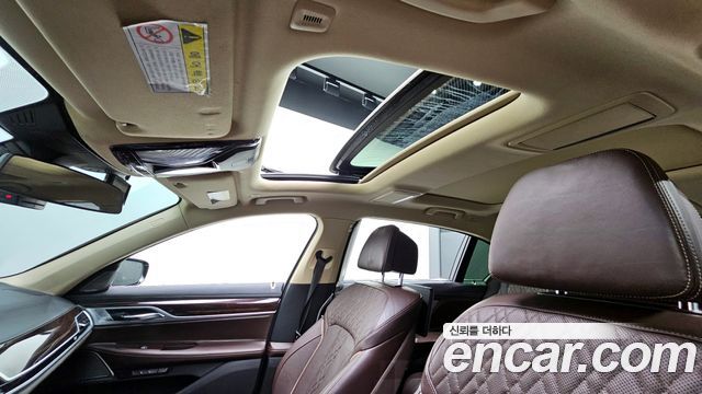 BMW 7-Series 2016 — photo 18