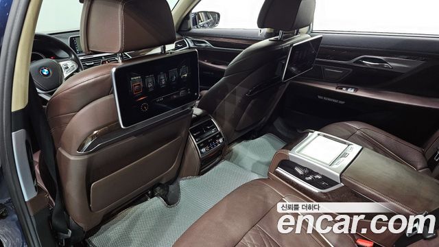 BMW 7-Series 2016 — photo 19