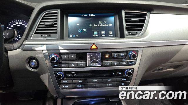 Genesis G80 2017 — photo 14