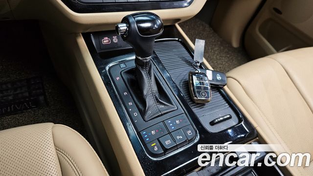 Kia Canival 2016 — photo 9