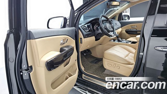 Kia Canival 2016 — photo 11