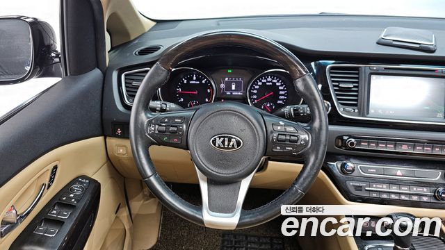 Kia Canival 2016 — photo 13