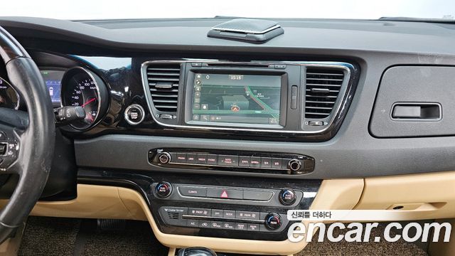 Kia Canival 2016 — photo 14