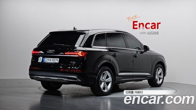 Audi Q7 2022 — photo 2