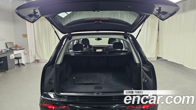 Audi Q7 2022 — photo 20