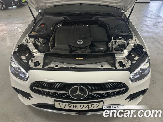 Mercedes-Benz E-Class 2023 — photo 6