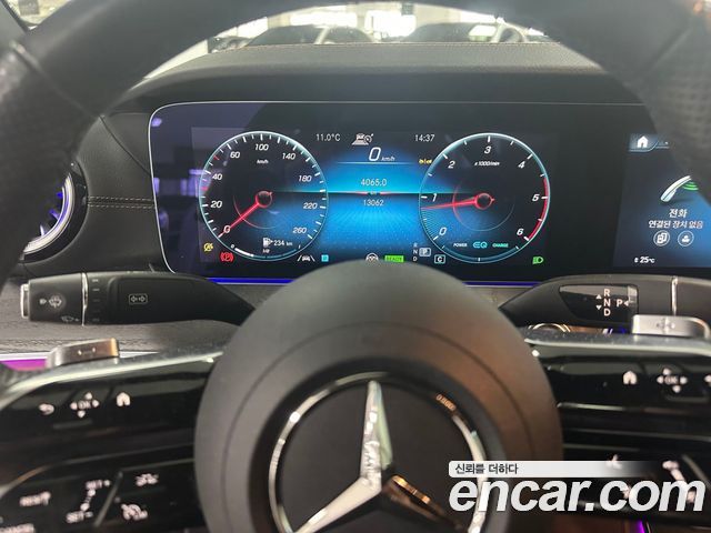 Mercedes-Benz E-Class 2023 — photo 8