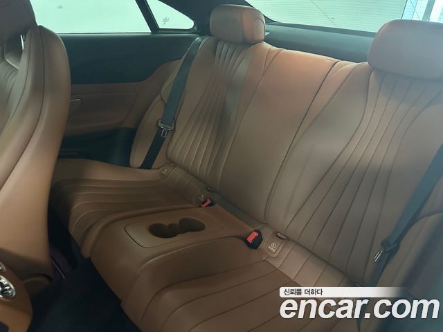 Mercedes-Benz E-Class 2023 — photo 10