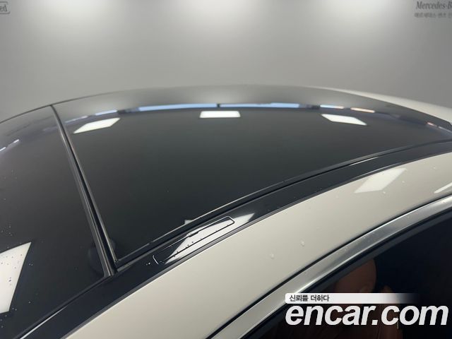 Mercedes-Benz E-Class 2023 — photo 12