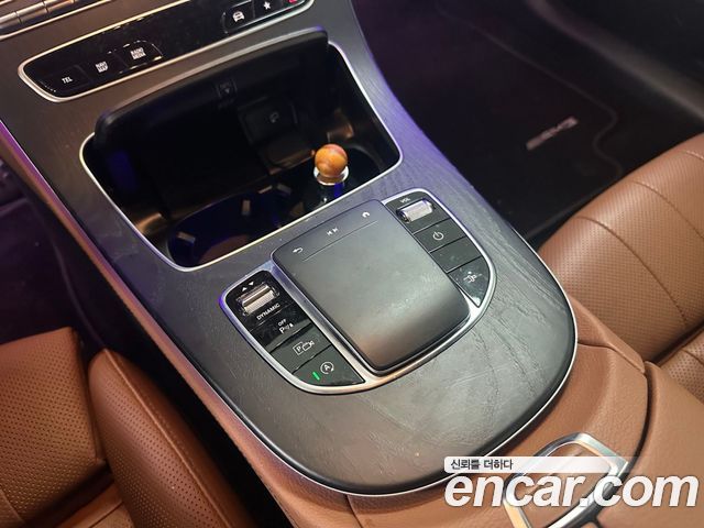 Mercedes-Benz E-Class 2023 — photo 13