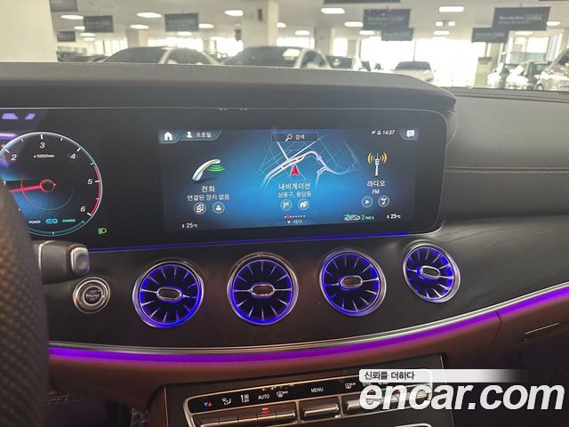 Mercedes-Benz E-Class 2023 — photo 16