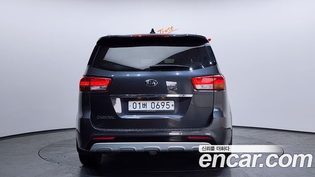 Kia Canival 2017 — photo 4