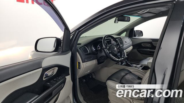 Kia Canival 2017 — photo 10