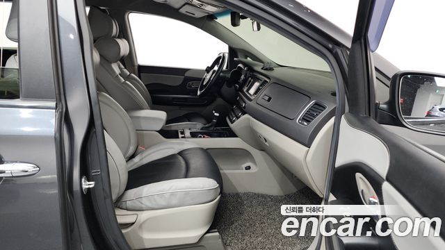 Kia Canival 2017 — photo 11