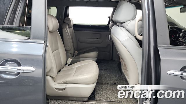 Kia Canival 2017 — photo 12