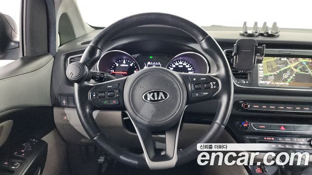 Kia Canival 2017 — photo 13