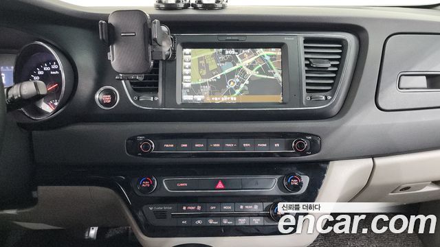Kia Canival 2017 — photo 14