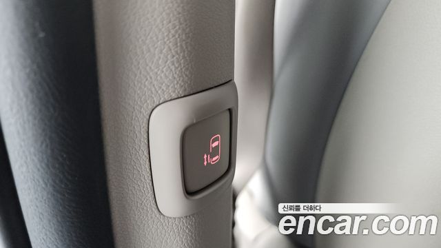 Kia Canival 2017 — photo 19