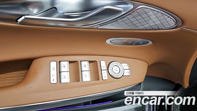 Genesis GV70 2022 — photo 14