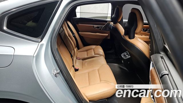 Volvo S90 2017 — photo 11