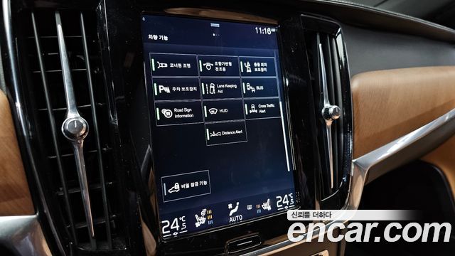 Volvo S90 2017 — photo 16