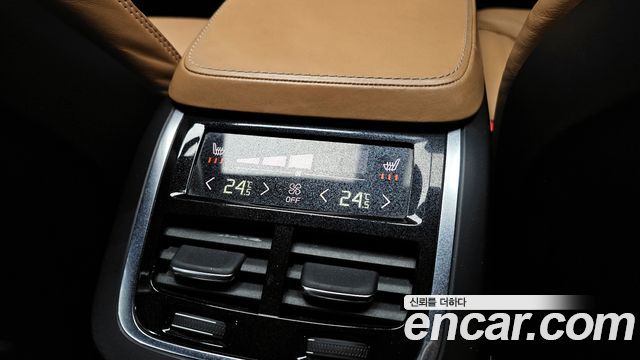 Volvo S90 2017 — photo 19