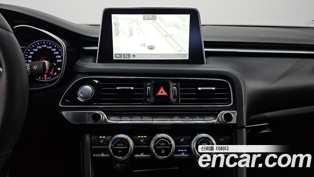 Genesis G70 2019 — photo 14