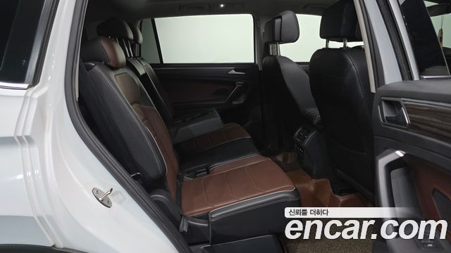 Volkswagen Tiguan 2022 — photo 12