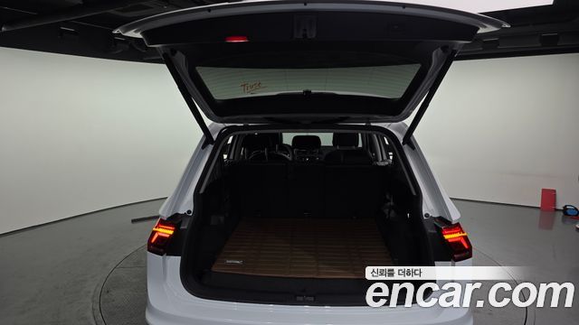 Volkswagen Tiguan 2022 — photo 20
