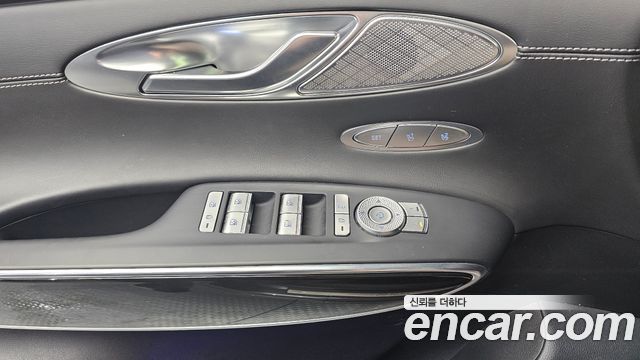 Genesis GV70 2023 — photo 13