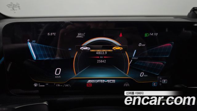 Mercedes-Benz GLB-Class 2022 — photo 8