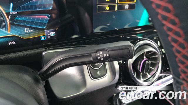 Mercedes-Benz GLB-Class 2022 — photo 9