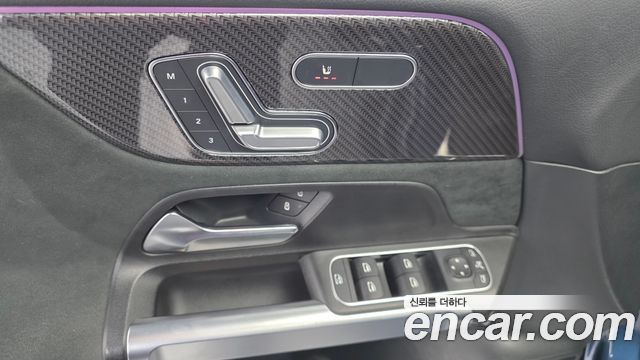 Mercedes-Benz GLB-Class 2022 — photo 14