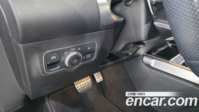 Mercedes-Benz GLB-Class 2022 — photo 15