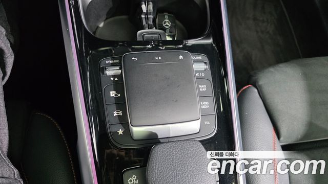 Mercedes-Benz GLB-Class 2022 — photo 17