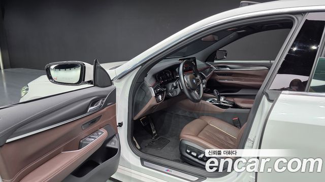 BMW Gran Turismo 2023 — photo 9