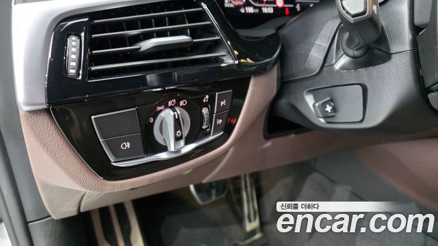 BMW Gran Turismo 2023 — photo 10