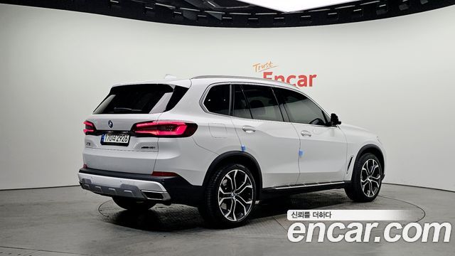 BMW X5 2022 — photo 2