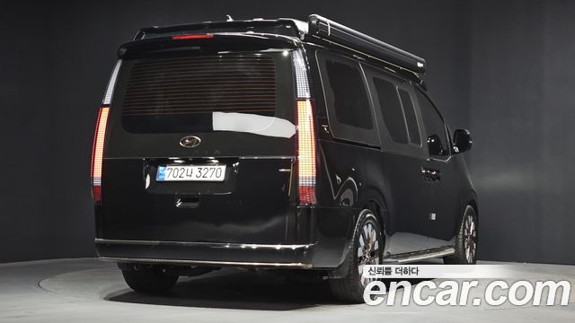 Hyundai Staria 2023 — photo 2