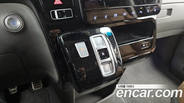 Hyundai Staria 2023 — photo 9