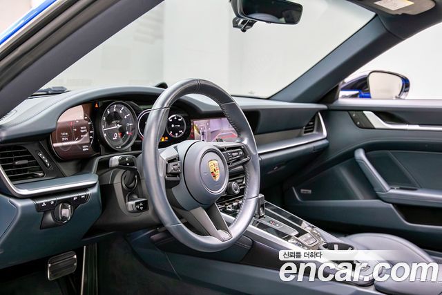 Porsche 911 2022 — photo 10