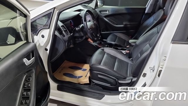 Kia K3 2016 — photo 10