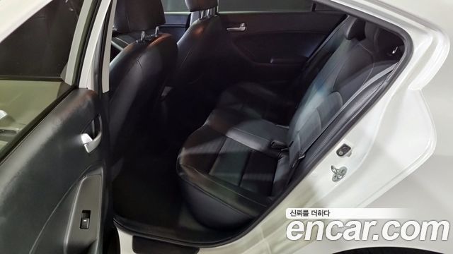 Kia K3 2016 — photo 11
