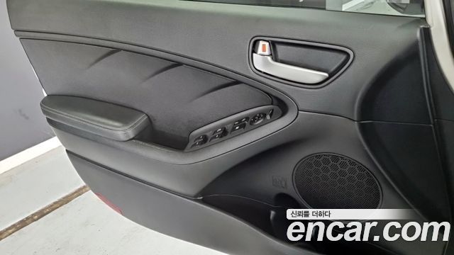 Kia K3 2016 — photo 12