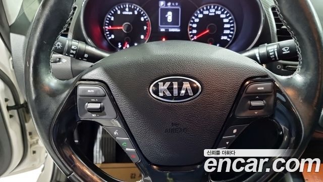 Kia K3 2016 — photo 13