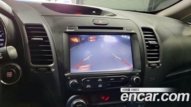 Kia K3 2016 — photo 16