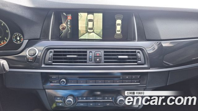 BMW 5-Series 2016 — photo 14